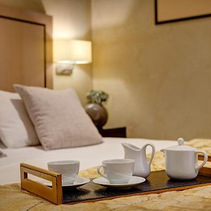Klassieke Kamer met een King Size Bed in een Bijgebouw